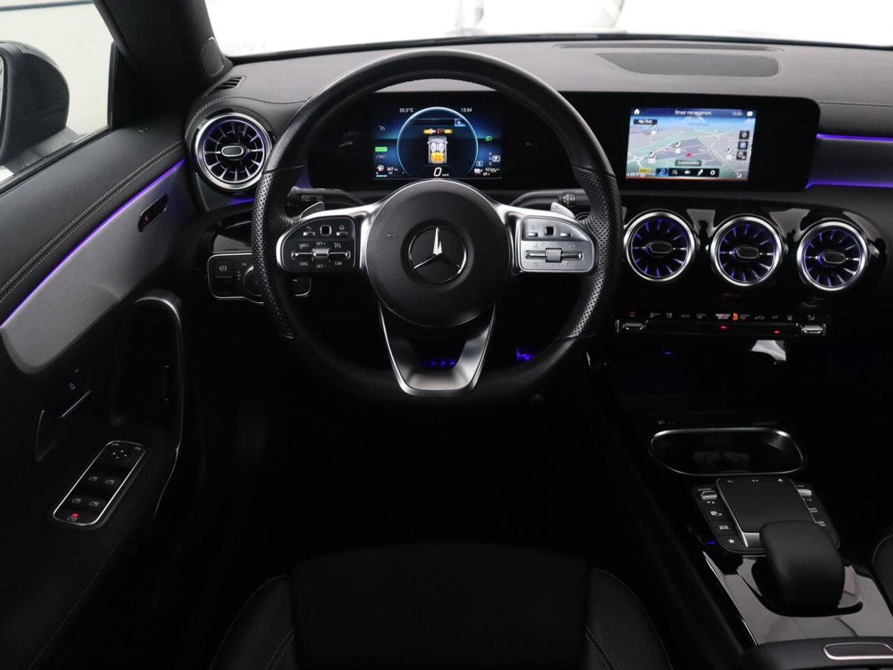 Mercedes-Benz CLA-KLASSE 250e AMG Line | Stoelverwarming | Carplay | Trekhaak | Leder/Alcantara | Navigatie | Full LED | Park Assist | Sfeerverlichting | Climate control | Cruise control | PHEV | Plug In