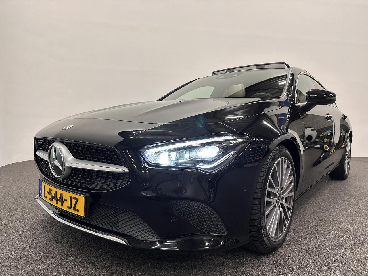 Mercedes-Benz CLA-KLASSE Shooting Brake 200 Aut. DCT Luxury BUITENKANS! Panodak Ambient Light Leder + Memory stoelen PDC VA+Camera Mulitibeam LED NAVI MBUX Augmented Reality NL Auto + NAP