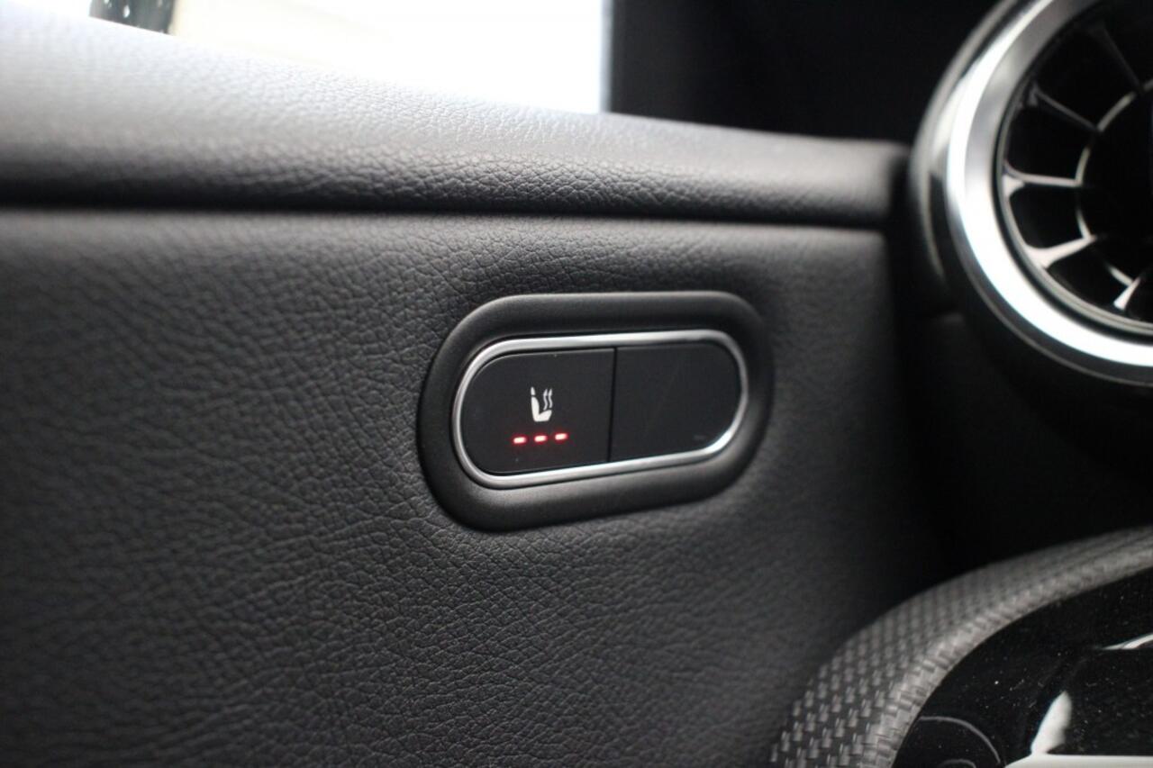 Mercedes-Benz CLA-KLASSE Shooting Brake 180 Business Solution Automaat - Carplay, Navi, Camera, Cruise, Stoelverw.