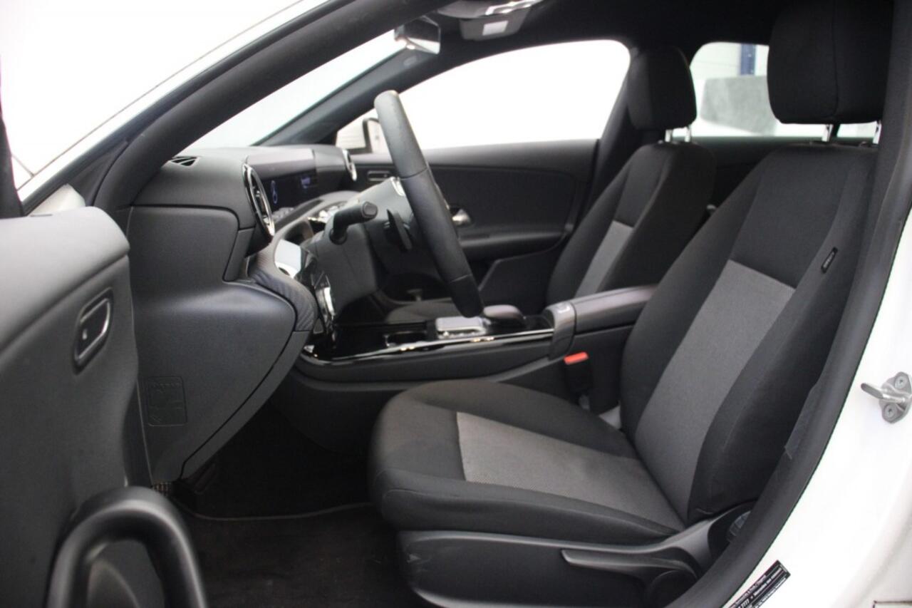 Mercedes-Benz CLA-KLASSE Shooting Brake 180 Business Solution Automaat - Carplay, Navi, Camera, Cruise, Stoelverw.