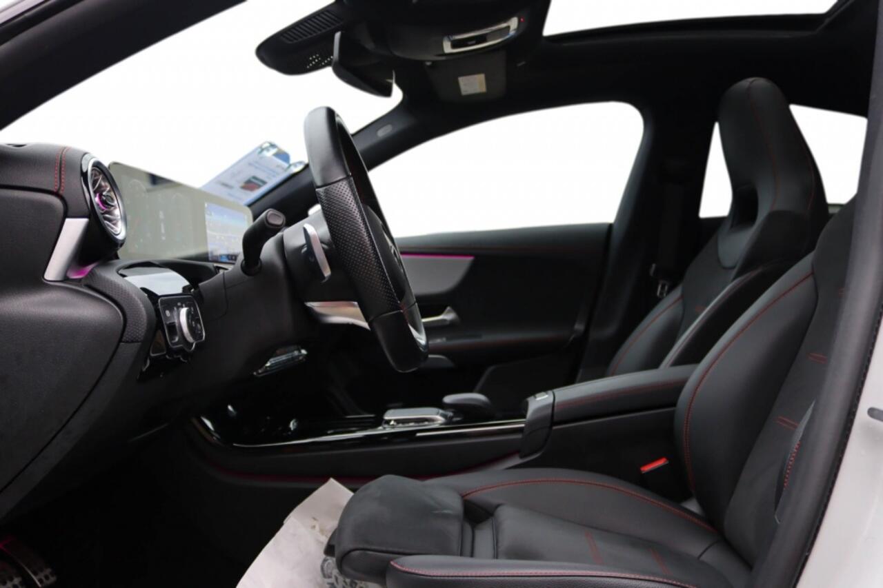 Mercedes-Benz CLA-KLASSE 250 e AMG Line l Pano l Camera l Night pakket