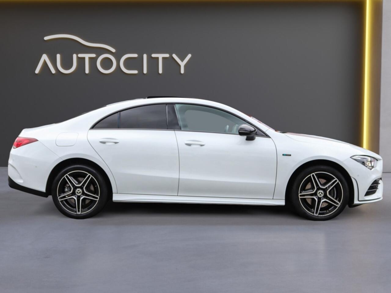 Mercedes-Benz CLA-KLASSE 250 e AMG Line l Pano l Camera l Night pakket