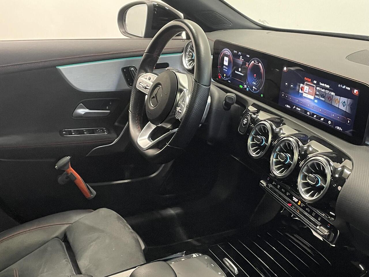 Mercedes-Benz CLA-KLASSE Shooting Brake 250 e Business Solution AMG Limited Panoramadak Navigatie Apple Carplay/Android Auto Camera Parkeersensoren Elektrische achterklep Elektrische stoelen en verwarmd Virtual Cockpit Climate Control