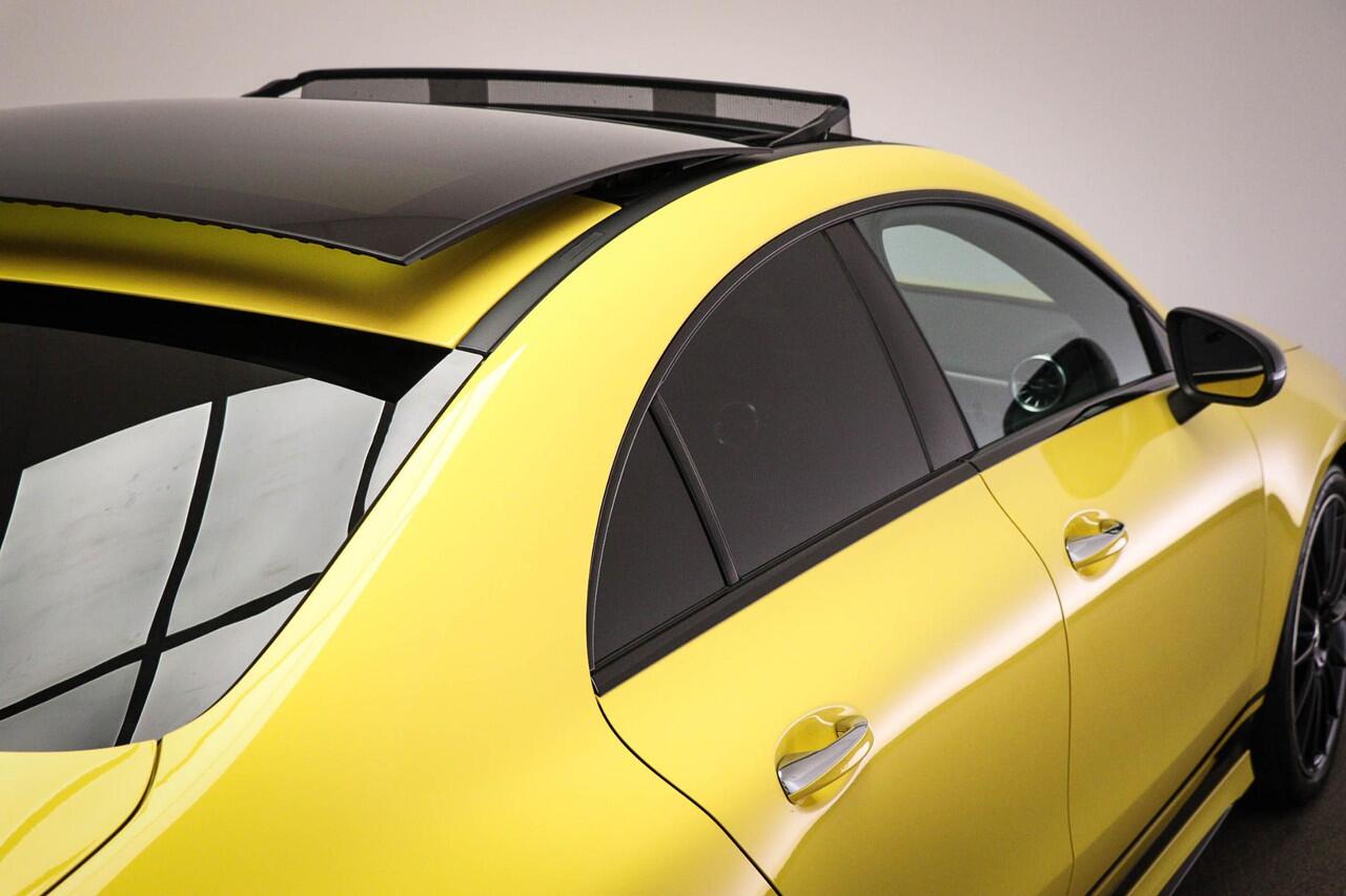 Mercedes-Benz CLA-KLASSE 180 AMG Line | WIDESCREEN | PANORAMADAK | SFEERVERLICHTING