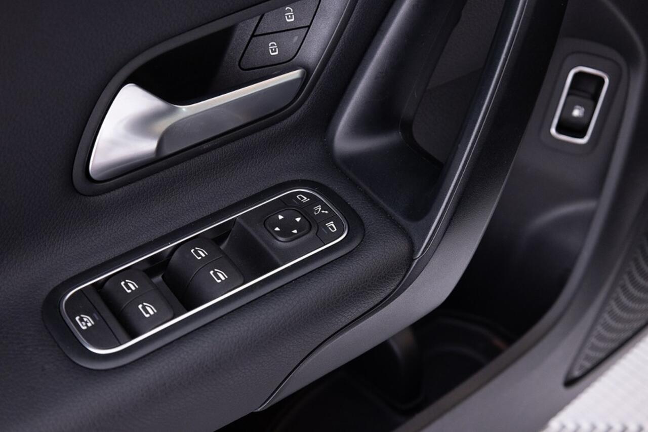 Mercedes-Benz CLA-KLASSE 250 Shooting Brake e Business Edition | Half LEDER | NAVI | ECC | PHEV