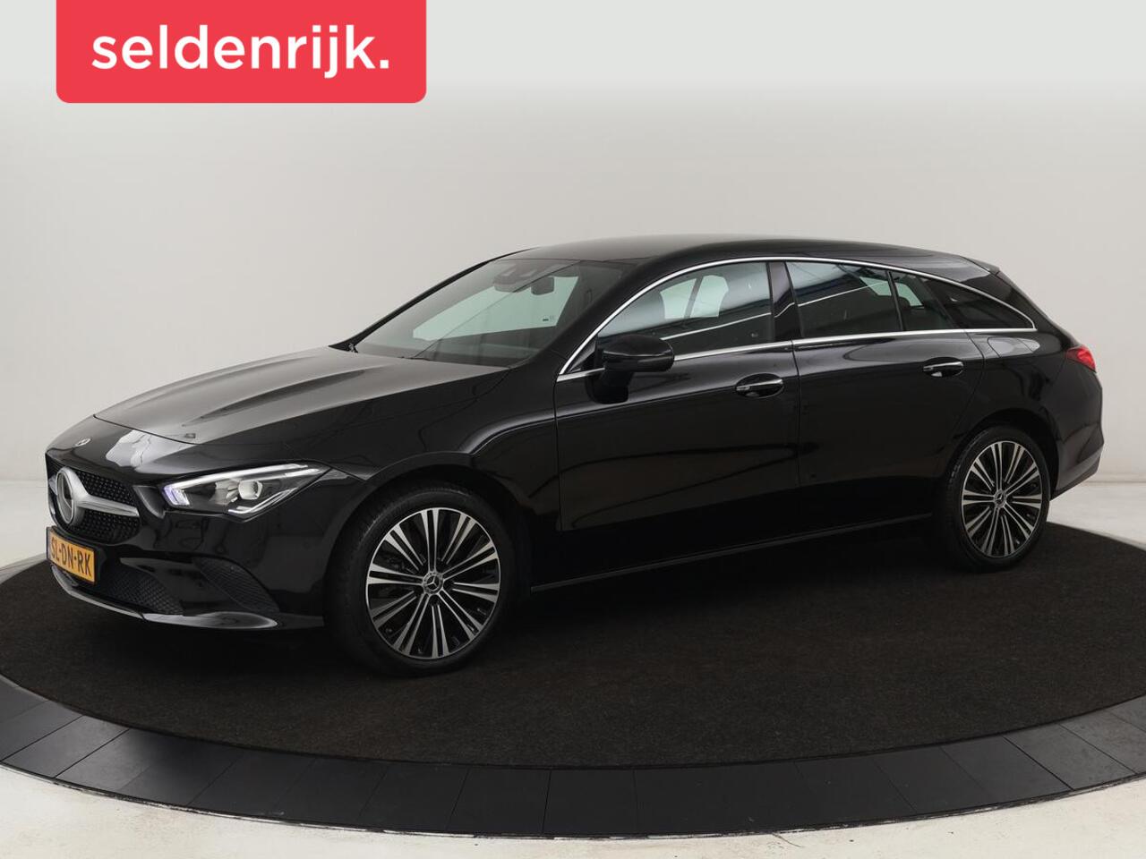 Mercedes-Benz CLA-KLASSE Shooting Brake 250 e AMG Line | Half Leder | Carplay | Stoelverwarming | Camera | LED | Navigatie | Adaptive Cruise