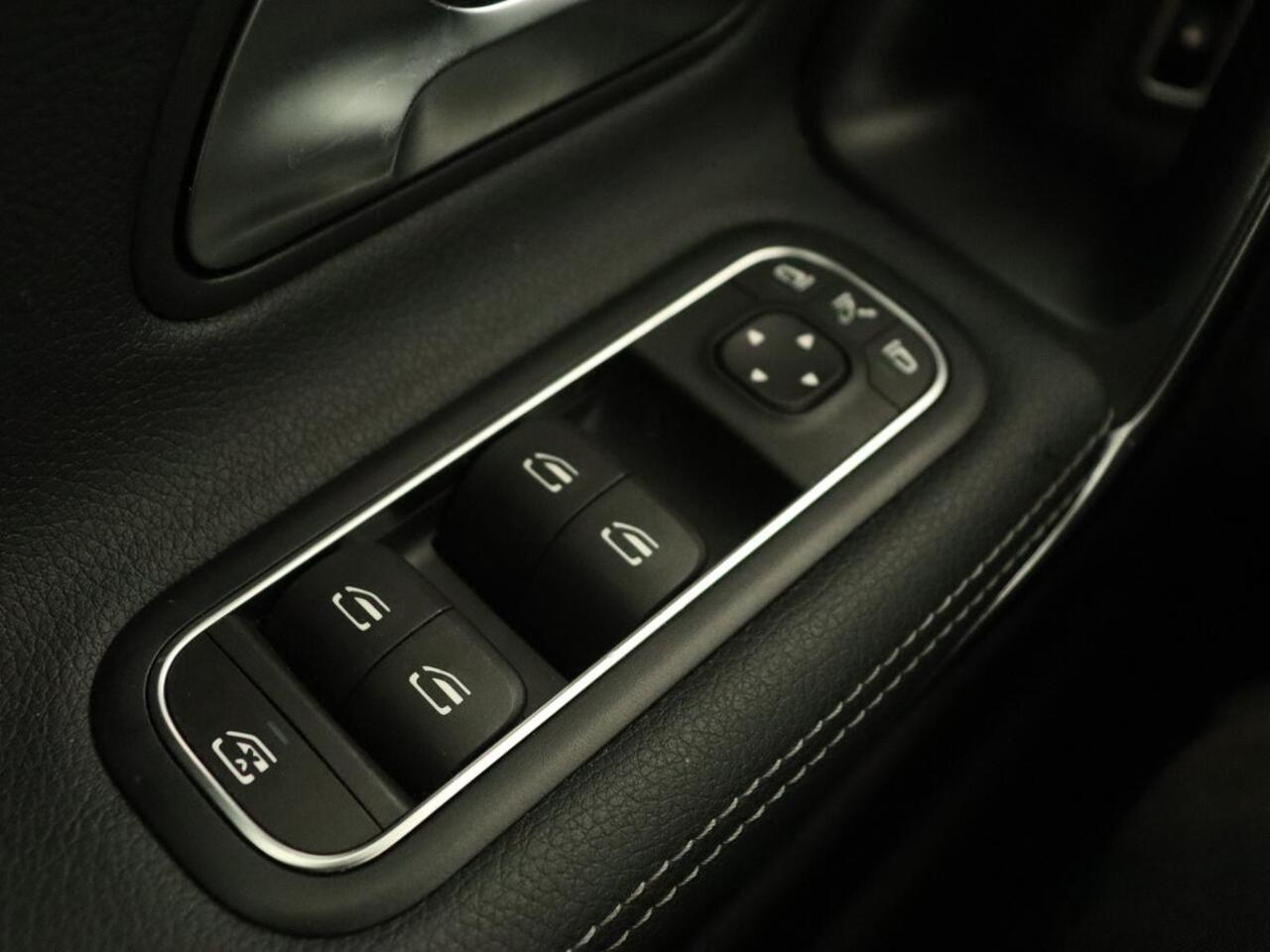 Mercedes-Benz CLA-KLASSE Shooting Brake 250 e AMG Line | Half Leder | Carplay | Stoelverwarming | Camera | LED | Navigatie | Adaptive Cruise