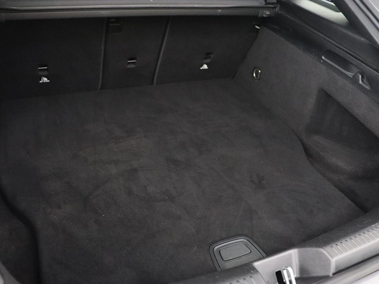 Mercedes-Benz CLA-KLASSE Shooting Brake 250e Urban | Carplay | Park Assist | Navigatie | Camera | DAB | Half leder | Full LED | PHEV | Plug In