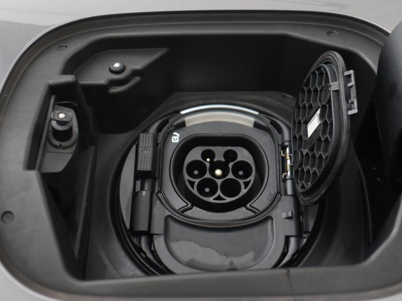 Mercedes-Benz CLA-KLASSE Shooting Brake 250e Urban | Carplay | Park Assist | Navigatie | Camera | DAB | Half leder | Full LED | PHEV | Plug In