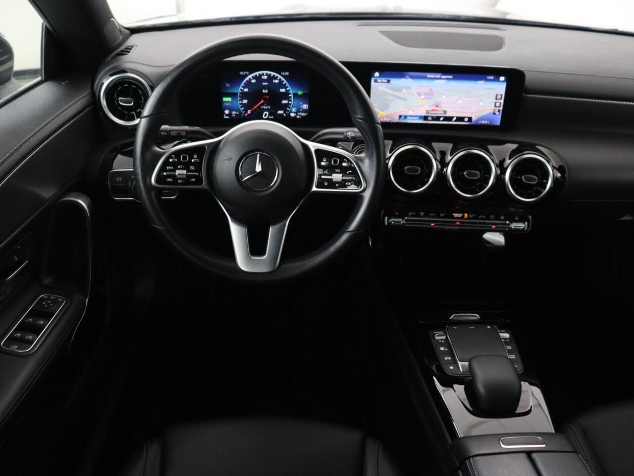 Mercedes-Benz CLA-KLASSE Shooting Brake 250e Urban | Carplay | Park Assist | Navigatie | Camera | DAB | Half leder | Full LED | PHEV | Plug In