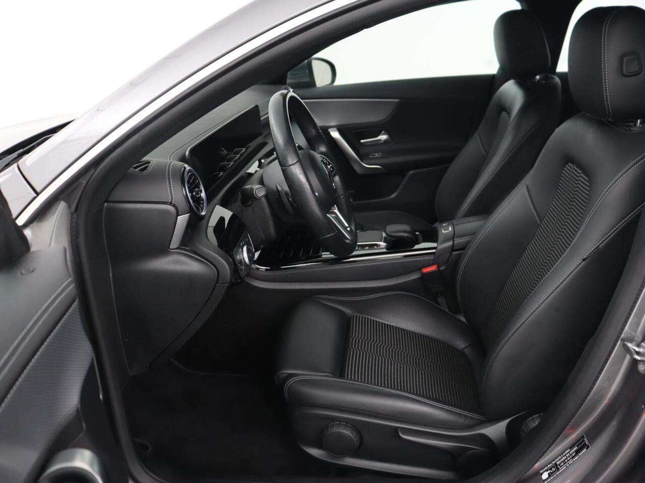 Mercedes-Benz CLA-KLASSE Shooting Brake 250e Urban | Carplay | Park Assist | Navigatie | Camera | DAB | Half leder | Full LED | PHEV | Plug In