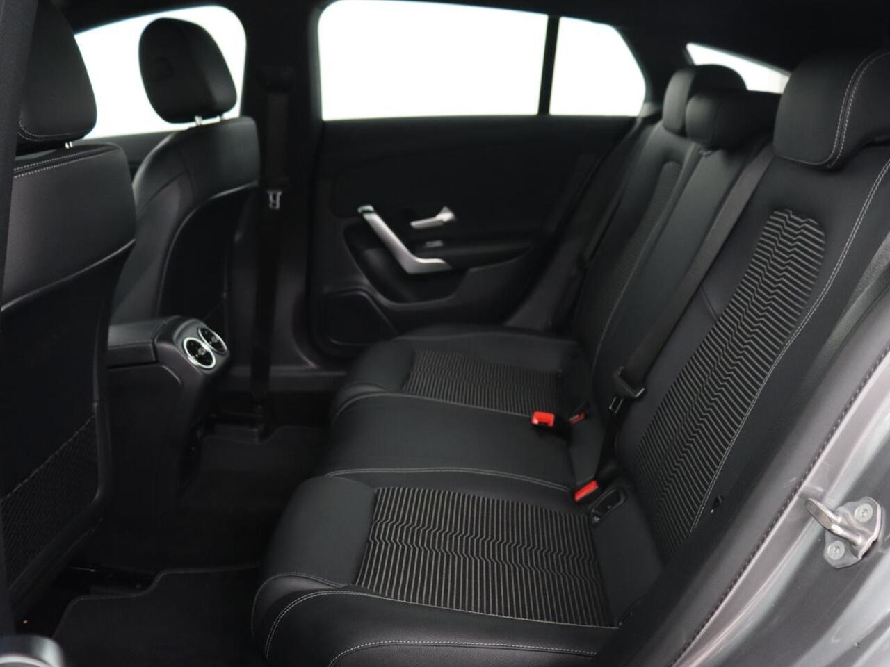 Mercedes-Benz CLA-KLASSE Shooting Brake 250e Urban | Carplay | Park Assist | Navigatie | Camera | DAB | Half leder | Full LED | PHEV | Plug In