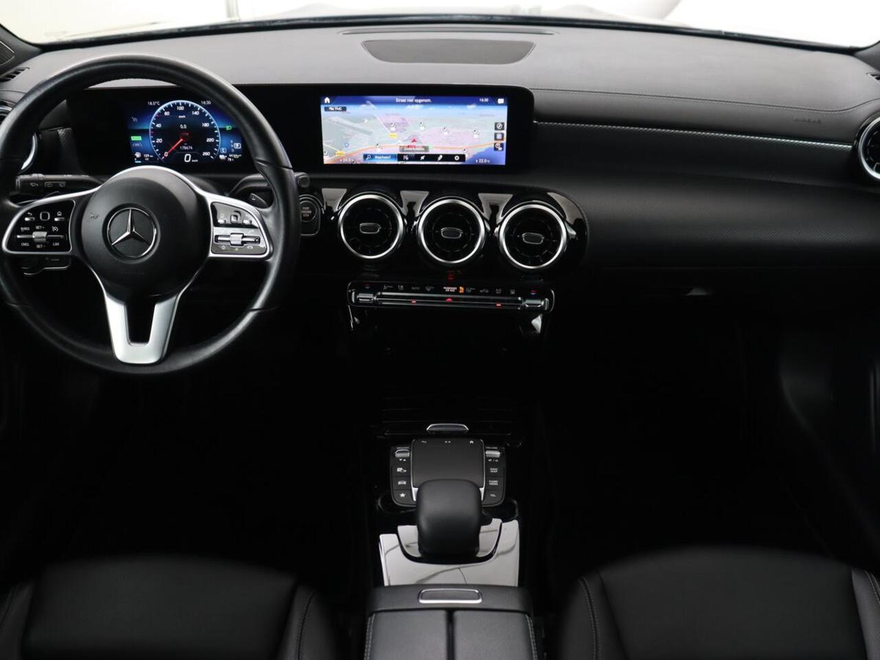 Mercedes-Benz CLA-KLASSE Shooting Brake 250e Urban | Carplay | Park Assist | Navigatie | Camera | DAB | Half leder | Full LED | PHEV | Plug In