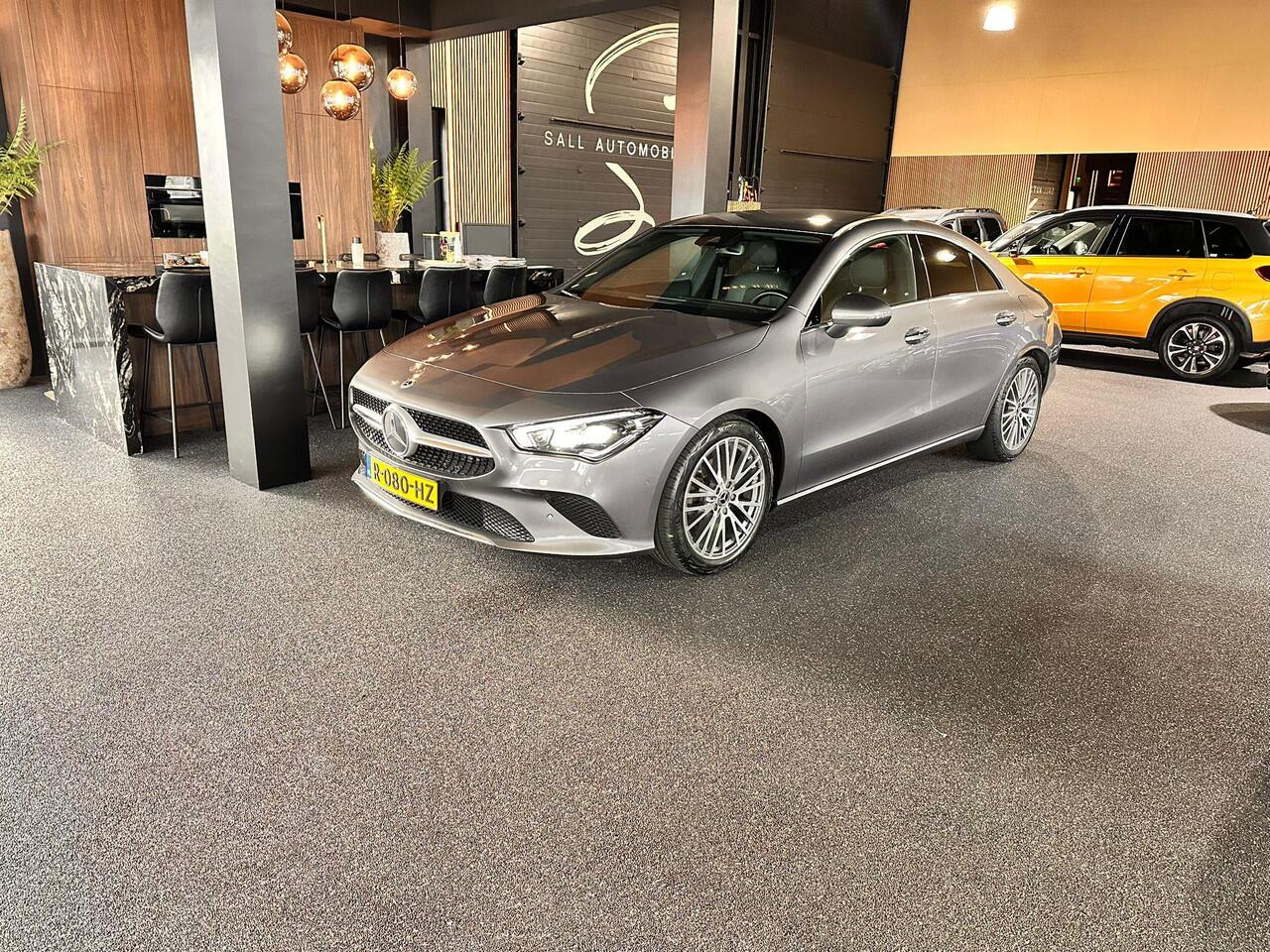Mercedes-Benz CLA-KLASSE 180 Luxury Line stoelverwarming/Ambilight/Navi/Dealeronderhouden