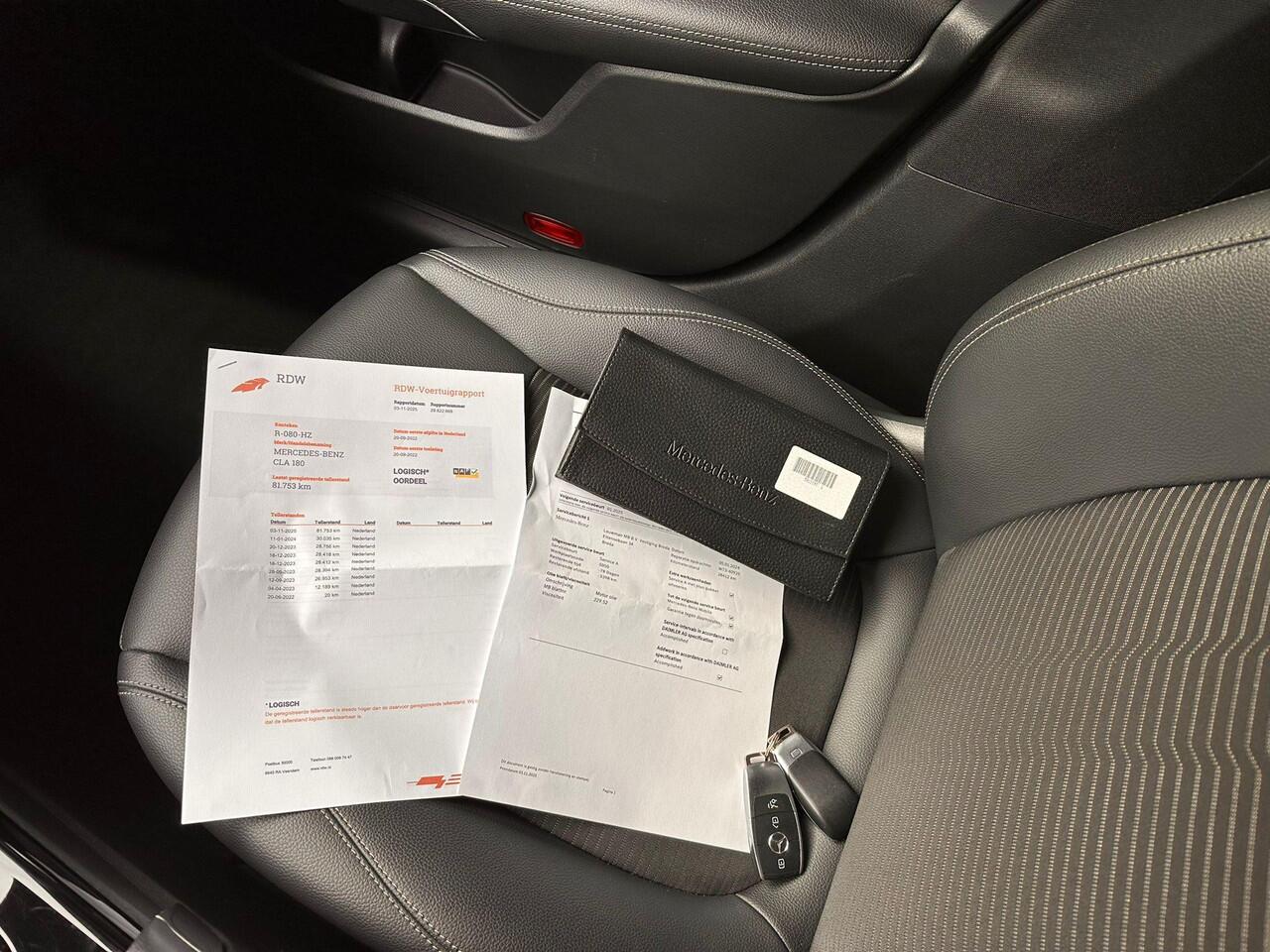 Mercedes-Benz CLA-KLASSE 180 Luxury Line stoelverwarming/Ambilight/Navi/Dealeronderhouden