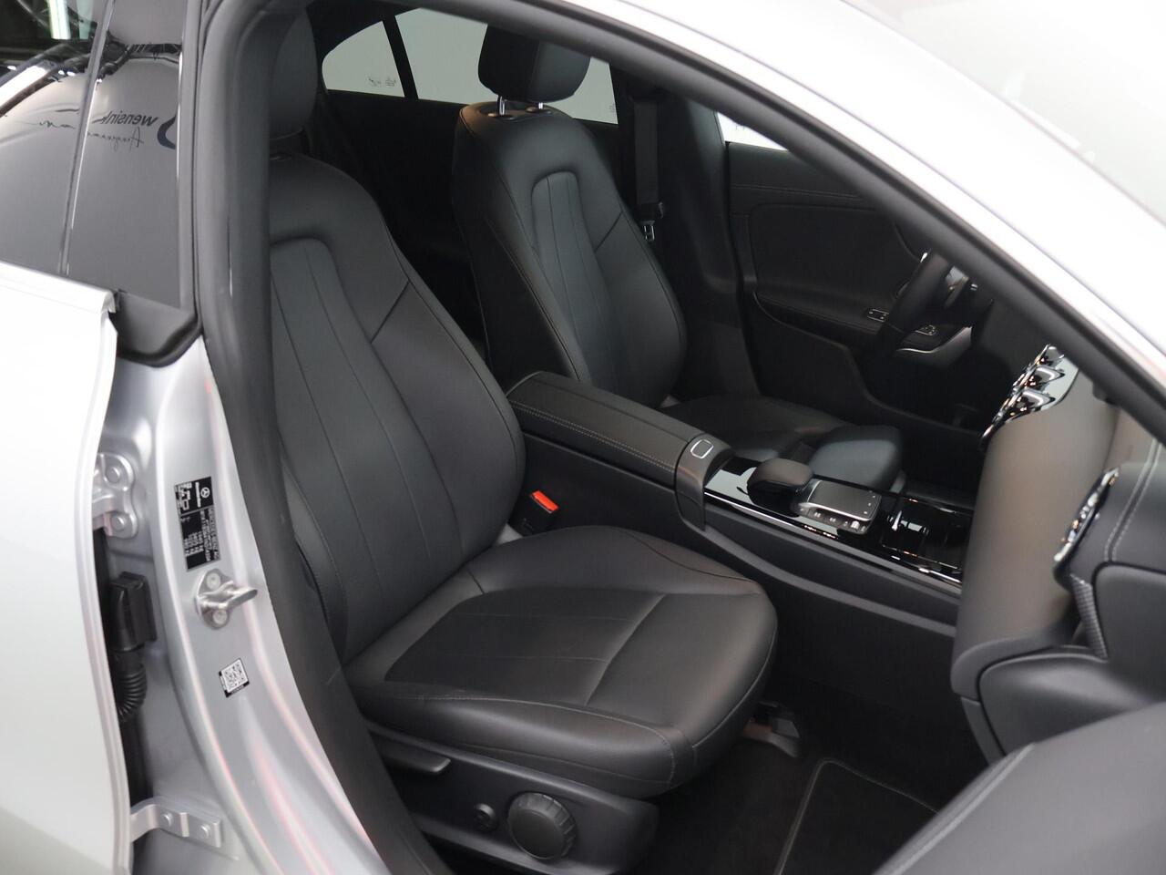 Mercedes-Benz CLA-KLASSE 180 Luxury Line | Distronic/ Adaptieve cruise control | Apple Carplay | Keyless Go | Widescreen |