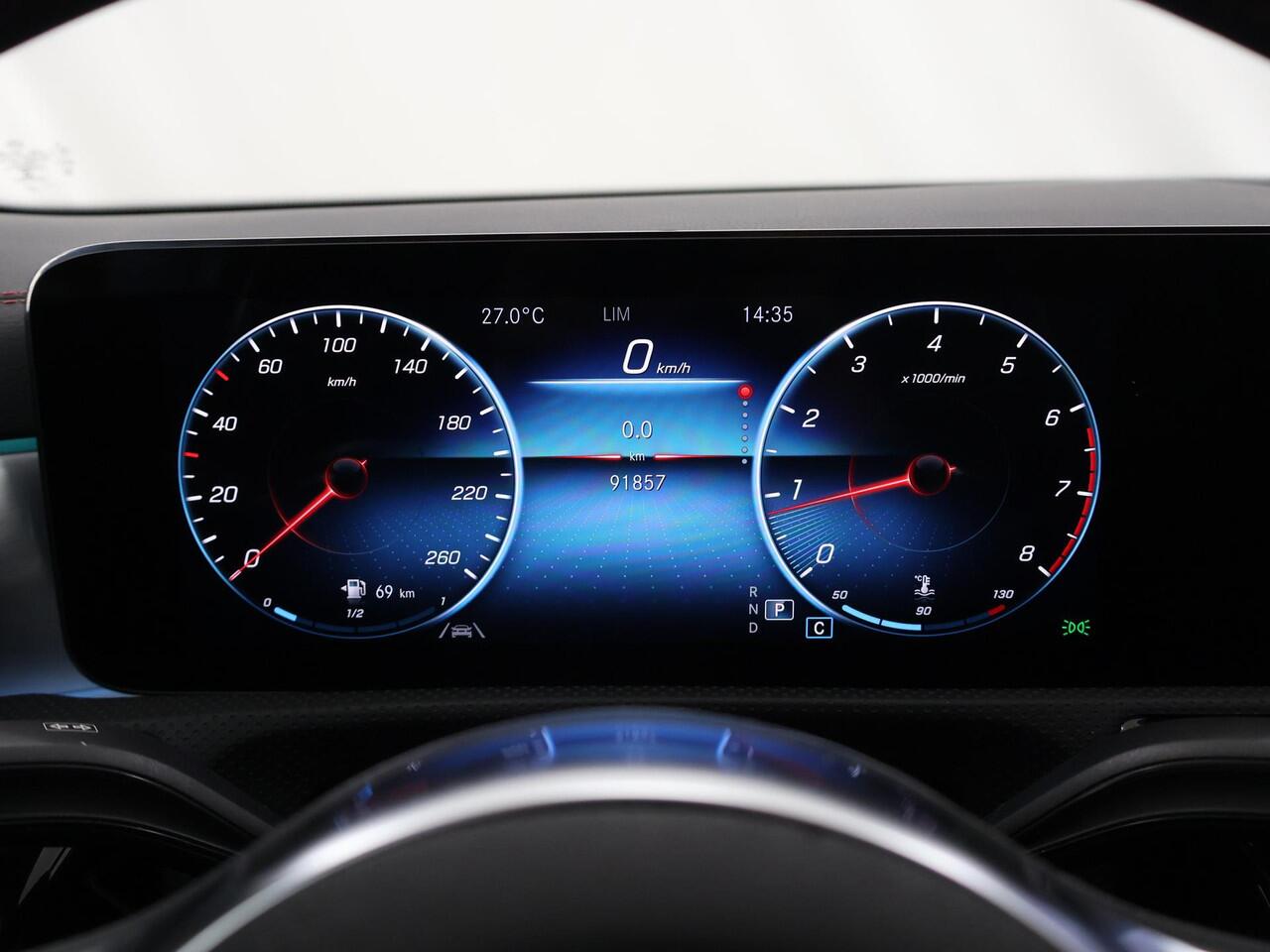 Mercedes-Benz CLA-KLASSE 180 Business Solution AMG | Night | Panoramadak | Multibeam | Stoelverwarming | Sfeerverlichting |