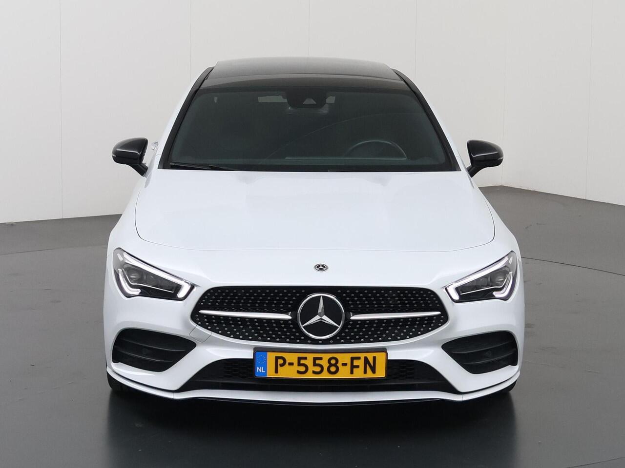 Mercedes-Benz CLA-KLASSE 180 Business Solution AMG | Night | Panoramadak | Multibeam | Stoelverwarming | Sfeerverlichting |
