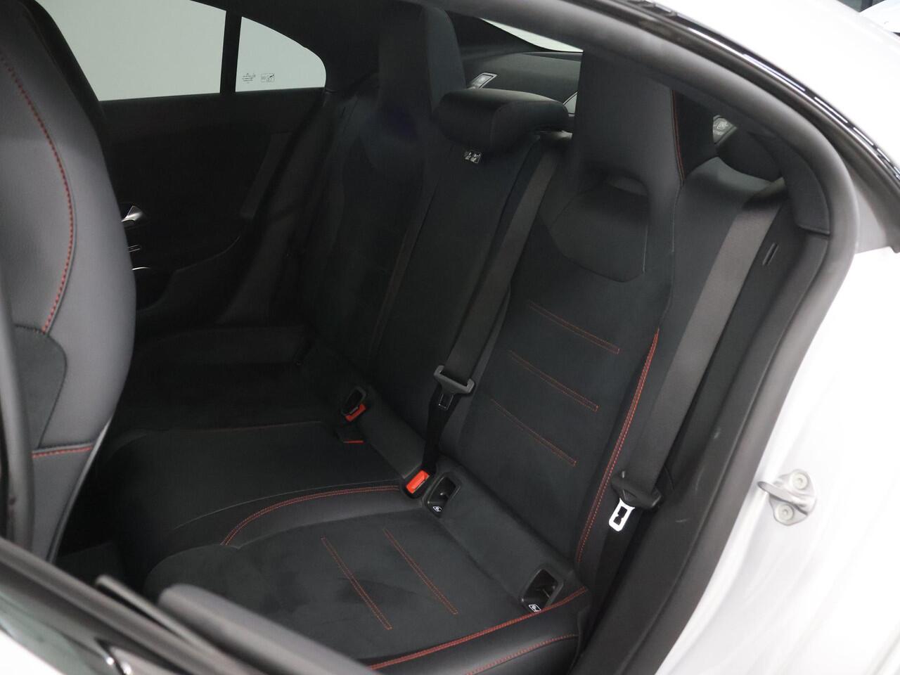 Mercedes-Benz CLA-KLASSE 250 e Premium Plus | AMG | Panoramadak | Night pakket |