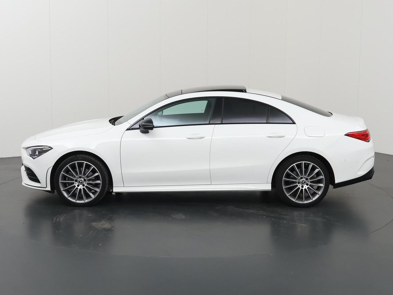 Mercedes-Benz CLA-KLASSE 250 e AMG Line | Panoramadak | Night | Stoelverwarming | Sfeerverlichting | Widescreen |