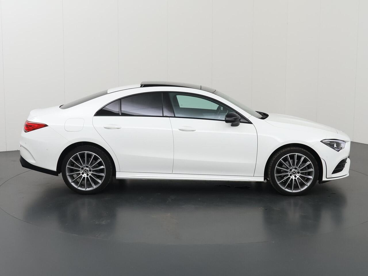 Mercedes-Benz CLA-KLASSE 250 e AMG Line | Panoramadak | Night | Stoelverwarming | Sfeerverlichting | Widescreen |