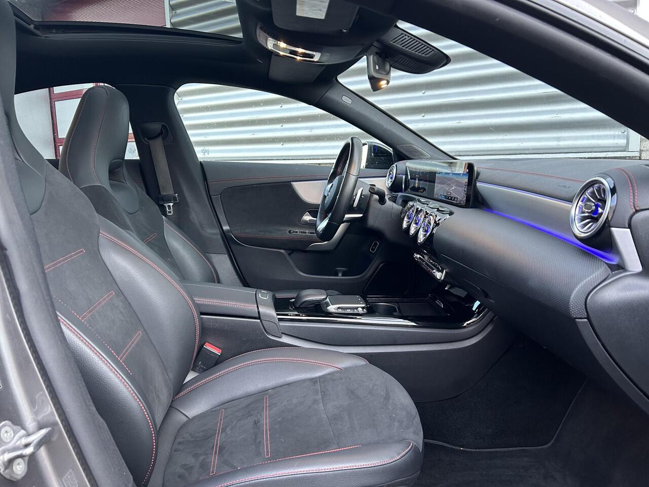 Mercedes-Benz CLA-KLASSE 180 Business Solution AMG | Panoramadak | Stoelverwarming | Sfeerverlichting