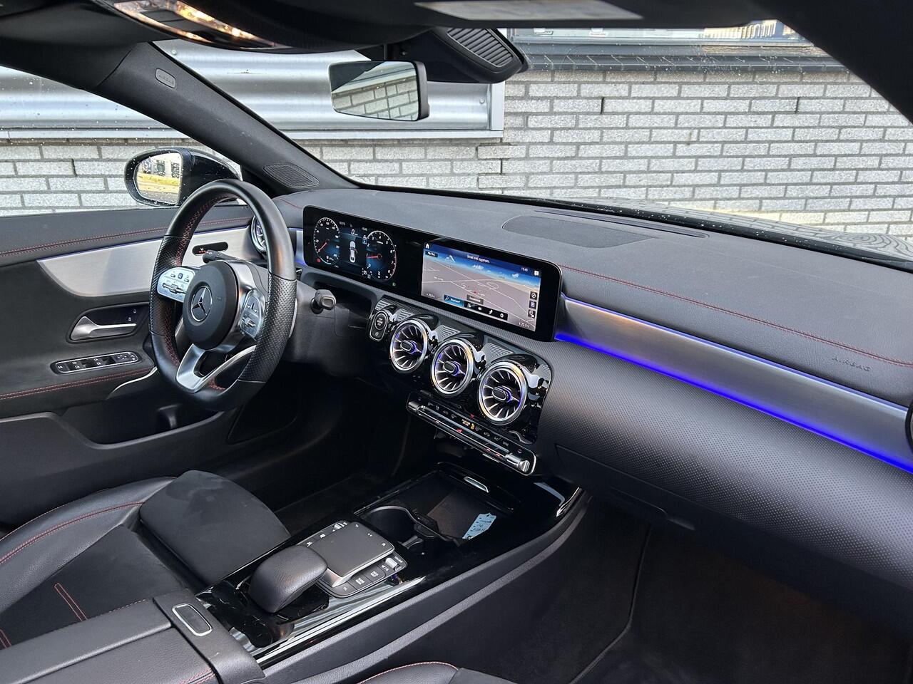 Mercedes-Benz CLA-KLASSE 180 Business Solution AMG | Panoramadak | Stoelverwarming | Sfeerverlichting