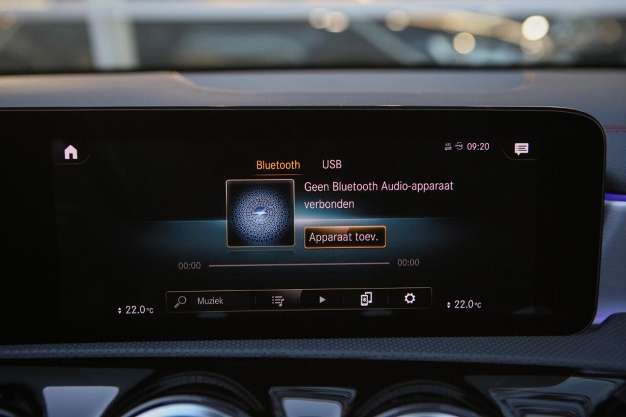 Mercedes-Benz CLA-KLASSE 180 AMG | Pano | Sfeerverlichting | Carplay |