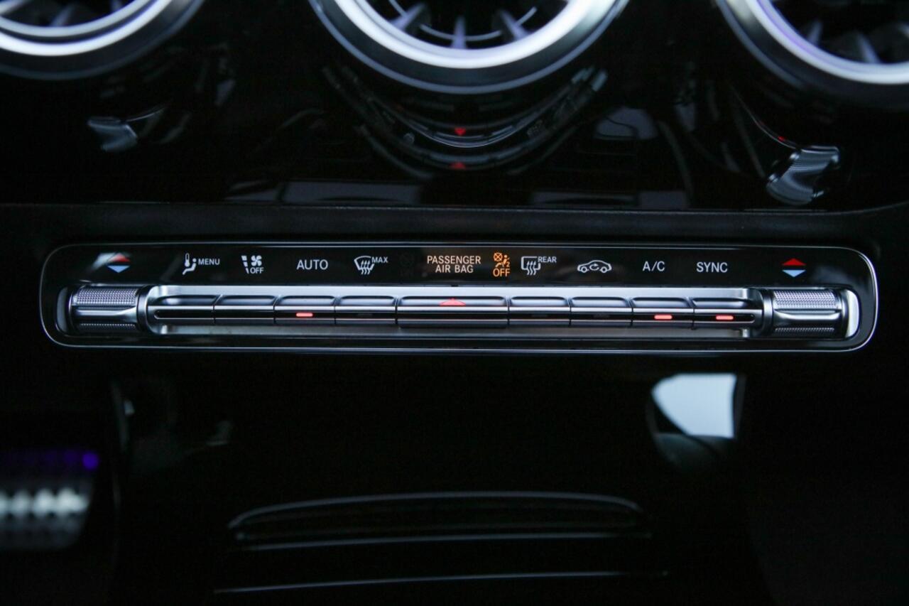 Mercedes-Benz CLA-KLASSE 180 AMG | Pano | Sfeerverlichting | Carplay |