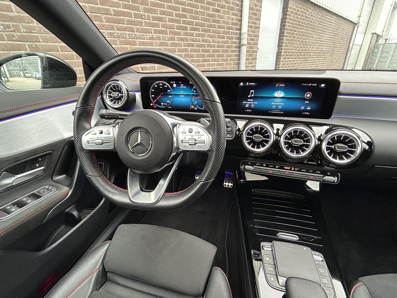 Mercedes-Benz CLA-KLASSE 180 AMG Line | Panoramadak | Sfeerverlichting |