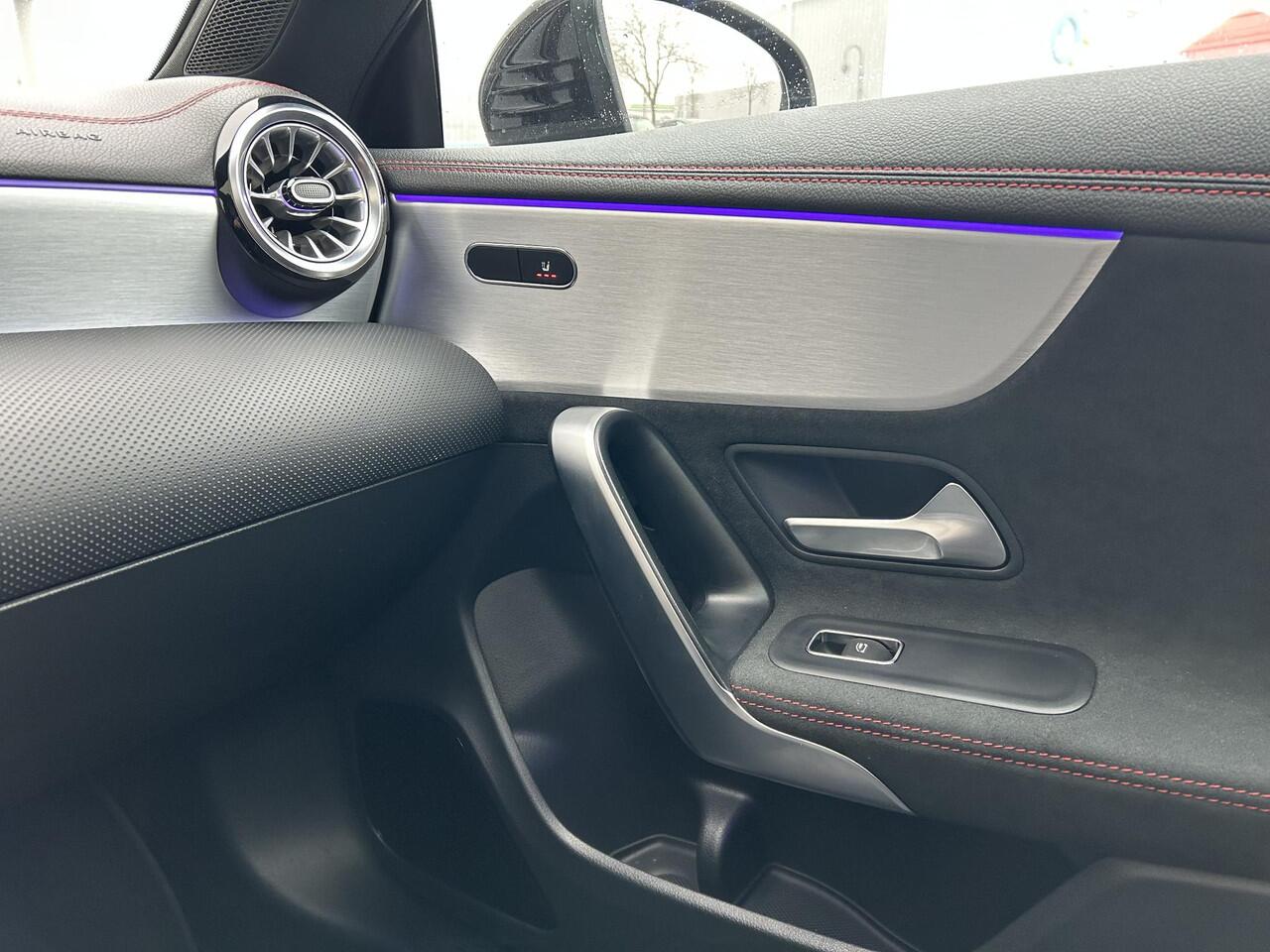 Mercedes-Benz CLA-KLASSE 180 AMG Line | Panoramadak | Sfeerverlichting |