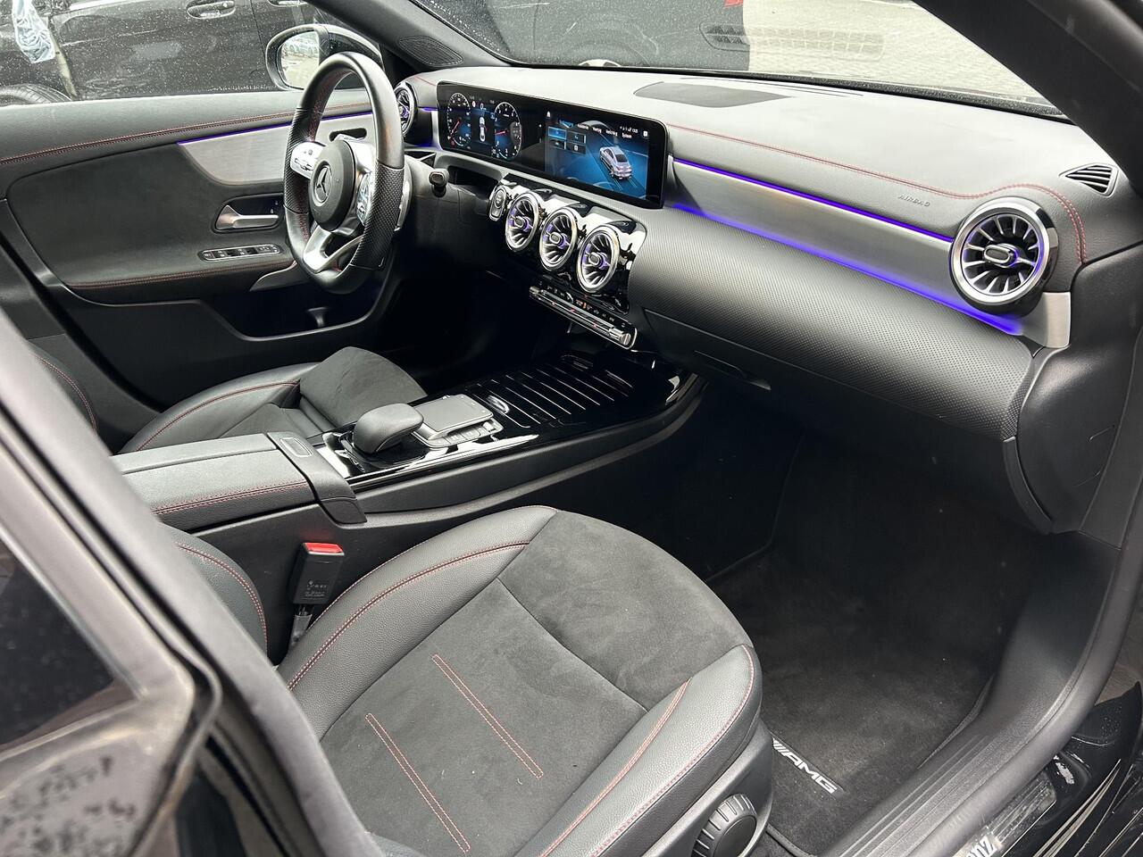 Mercedes-Benz CLA-KLASSE 180 AMG Line | Panoramadak | Sfeerverlichting |