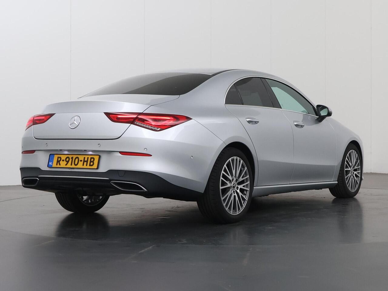 Mercedes-Benz CLA-KLASSE 180 Luxury Line | Achteruitrijcamera | Stoelverwarming | Widescreen | Distronic |