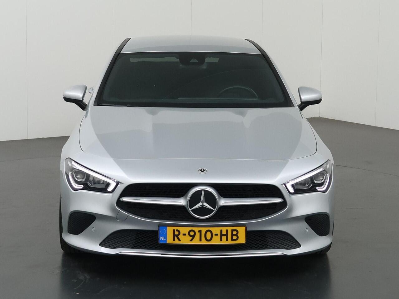 Mercedes-Benz CLA-KLASSE 180 Luxury Line | Achteruitrijcamera | Stoelverwarming | Widescreen | Distronic |