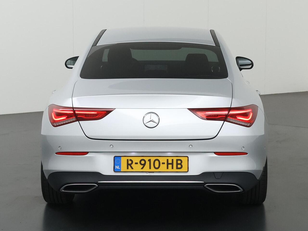 Mercedes-Benz CLA-KLASSE 180 Luxury Line | Achteruitrijcamera | Stoelverwarming | Widescreen | Distronic |