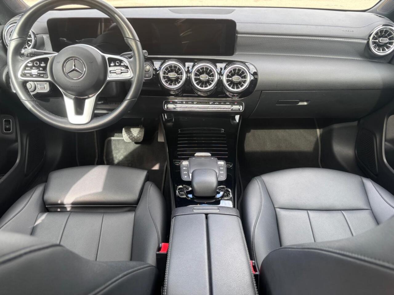 Mercedes-Benz CLA-KLASSE 180 Business Solution Luxury Aut | Panoramadak | Sfeerled
