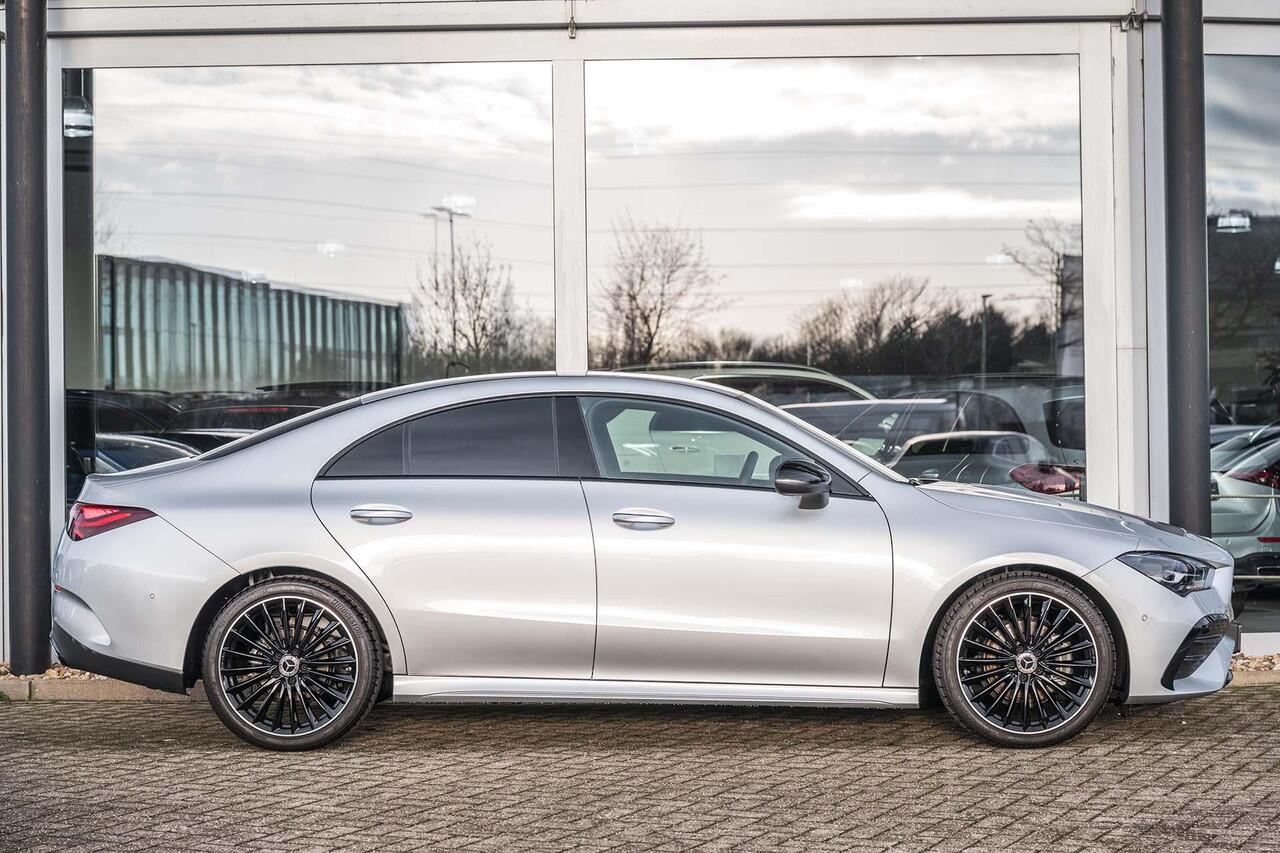 Mercedes-Benz CLA-KLASSE 180 AMG Line | Night Pakket | Sfeerverlichting | 19" Multispaaks velgen | Stoelverwarming |