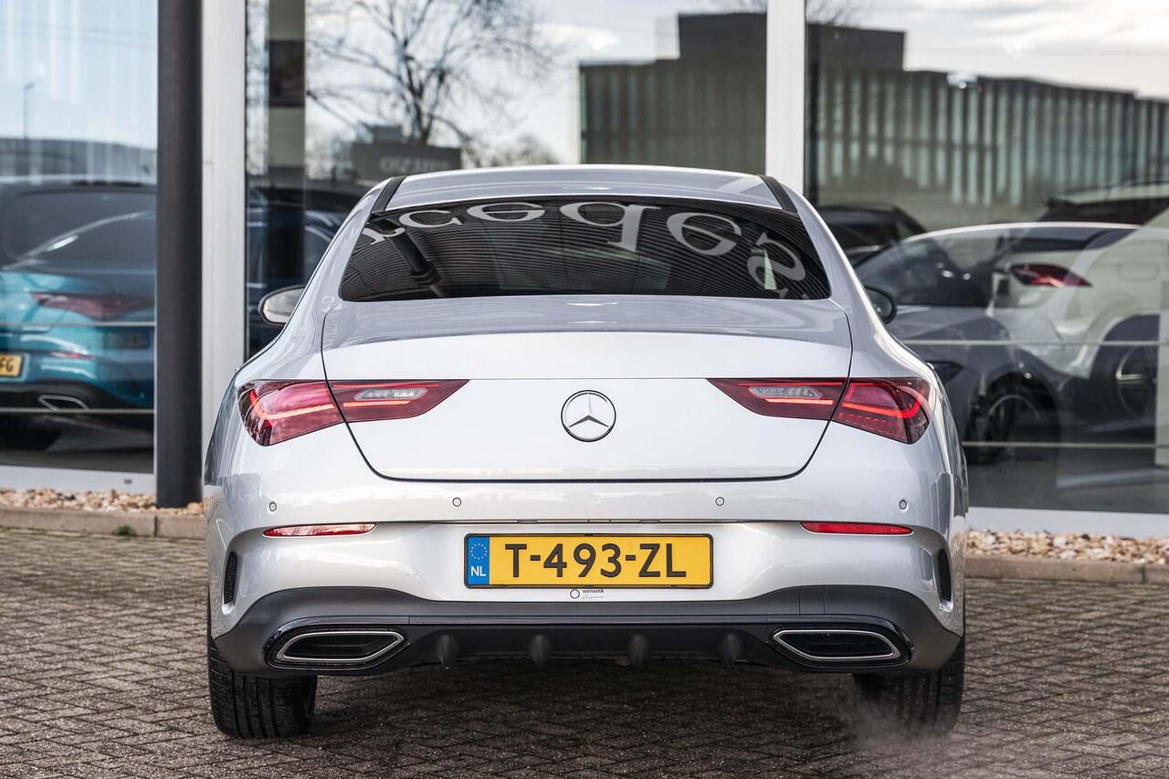 Mercedes-Benz CLA-KLASSE 180 AMG Line | Night Pakket | Sfeerverlichting | 19" Multispaaks velgen | Stoelverwarming |