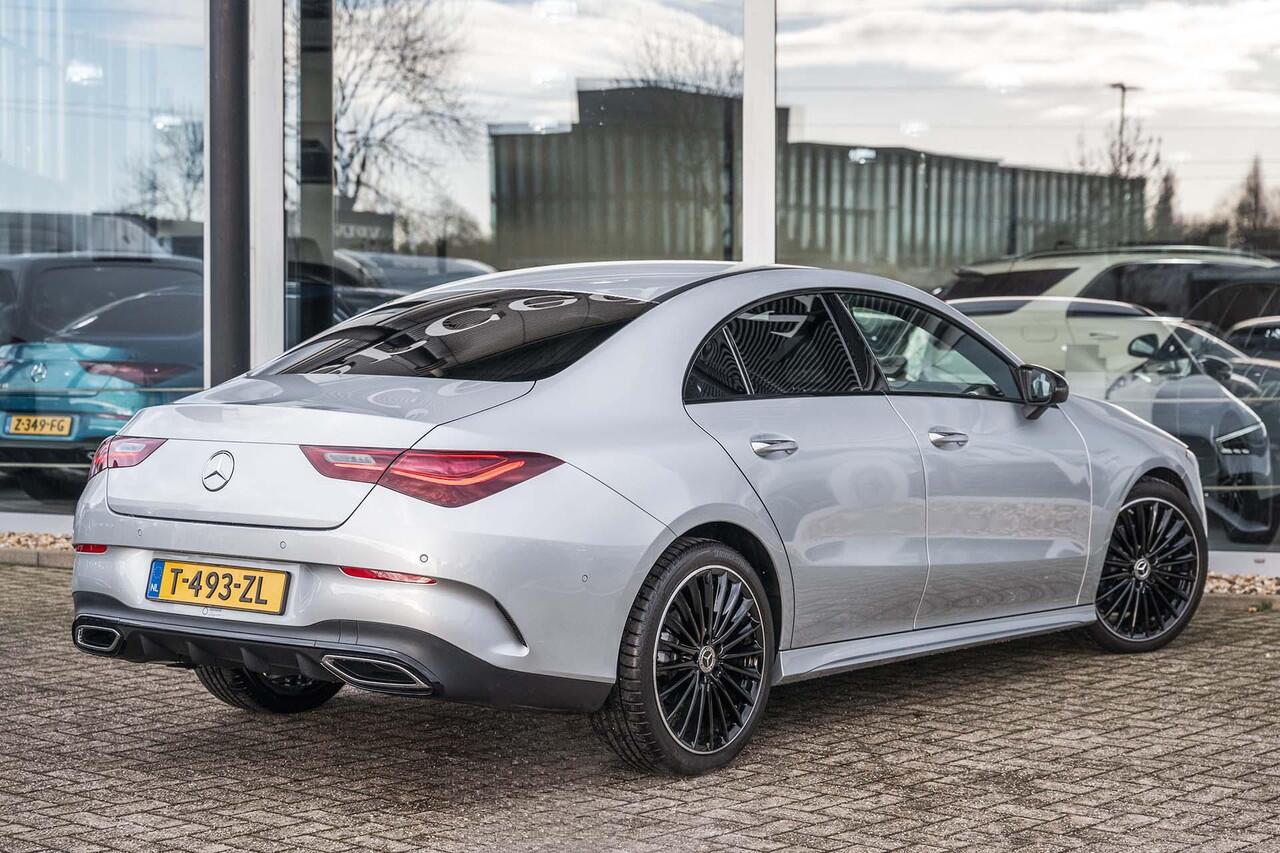 Mercedes-Benz CLA-KLASSE 180 AMG Line | Night Pakket | Sfeerverlichting | 19" Multispaaks velgen | Stoelverwarming |