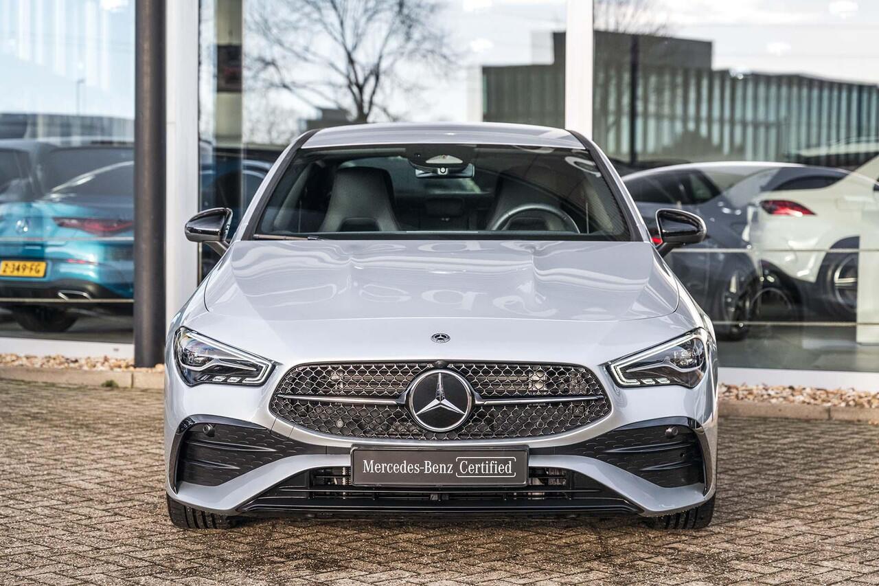 Mercedes-Benz CLA-KLASSE 180 AMG Line | Night Pakket | Sfeerverlichting | 19" Multispaaks velgen | Stoelverwarming |