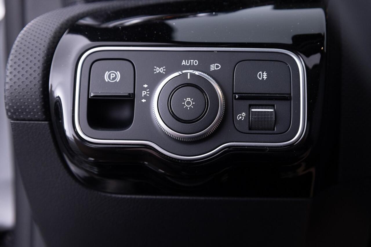 Mercedes-Benz CLA-KLASSE 180 Shooting Brake Luxury Line Automaat | PANORAMADAK | LEDER