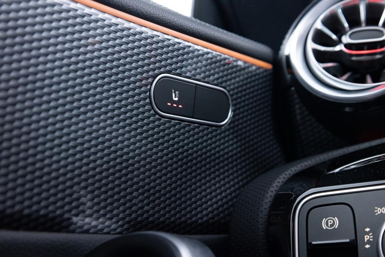 Mercedes-Benz CLA-KLASSE 180 Shooting Brake Luxury Line Automaat | PANORAMADAK | LEDER