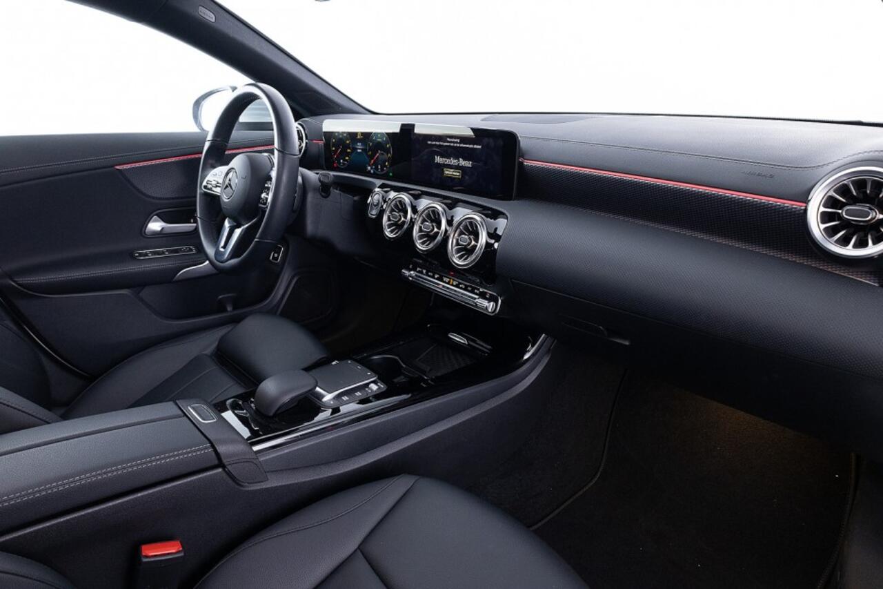 Mercedes-Benz CLA-KLASSE 180 Shooting Brake Luxury Line Automaat | PANORAMADAK | LEDER