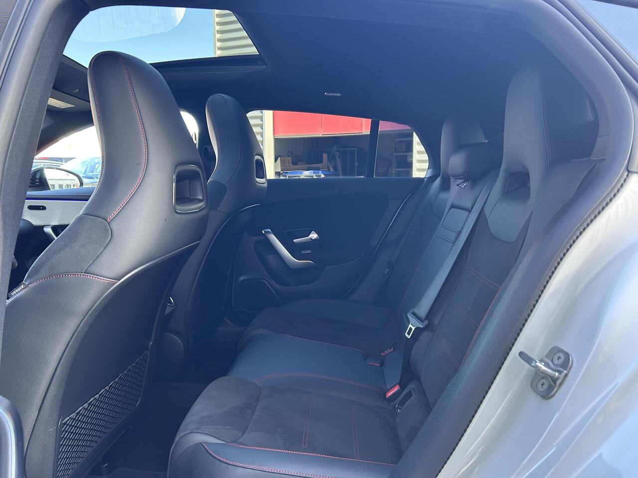 Mercedes-Benz CLA-KLASSE Shooting Brake 250 e AMG Line | Nightpakket | Panoramadak | Achteruitrijcamera | Stoelverwarming | Sfeerverlichting | Apple & Android Carplay