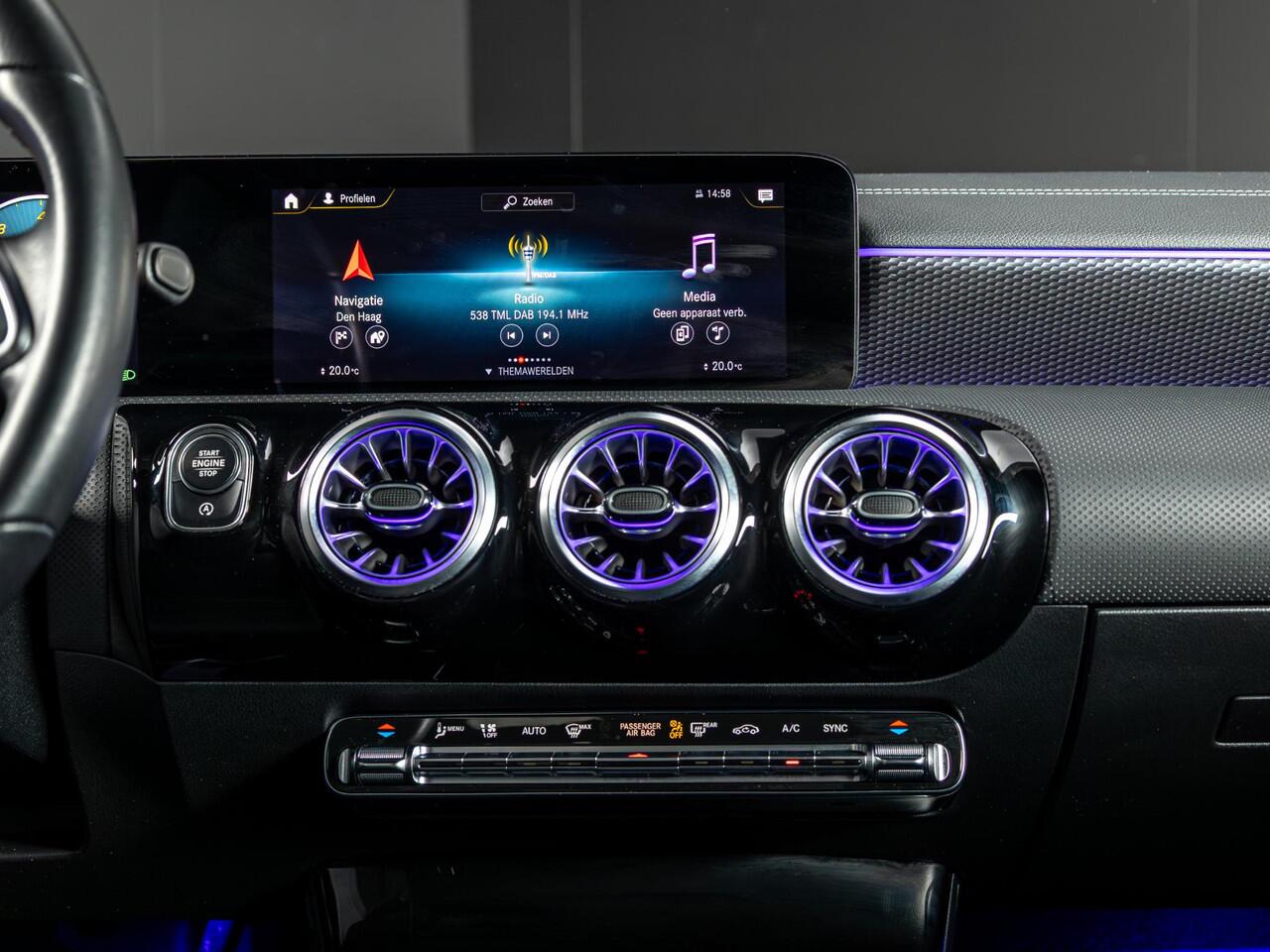 Mercedes-Benz CLA-KLASSE Limousine 180 Luxury Line Premium | Panorama dak