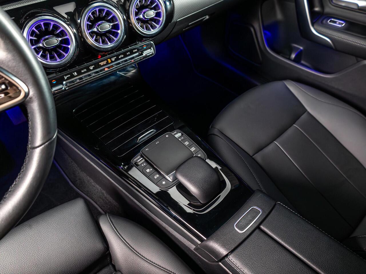 Mercedes-Benz CLA-KLASSE Limousine 180 Luxury Line Premium | Panorama dak