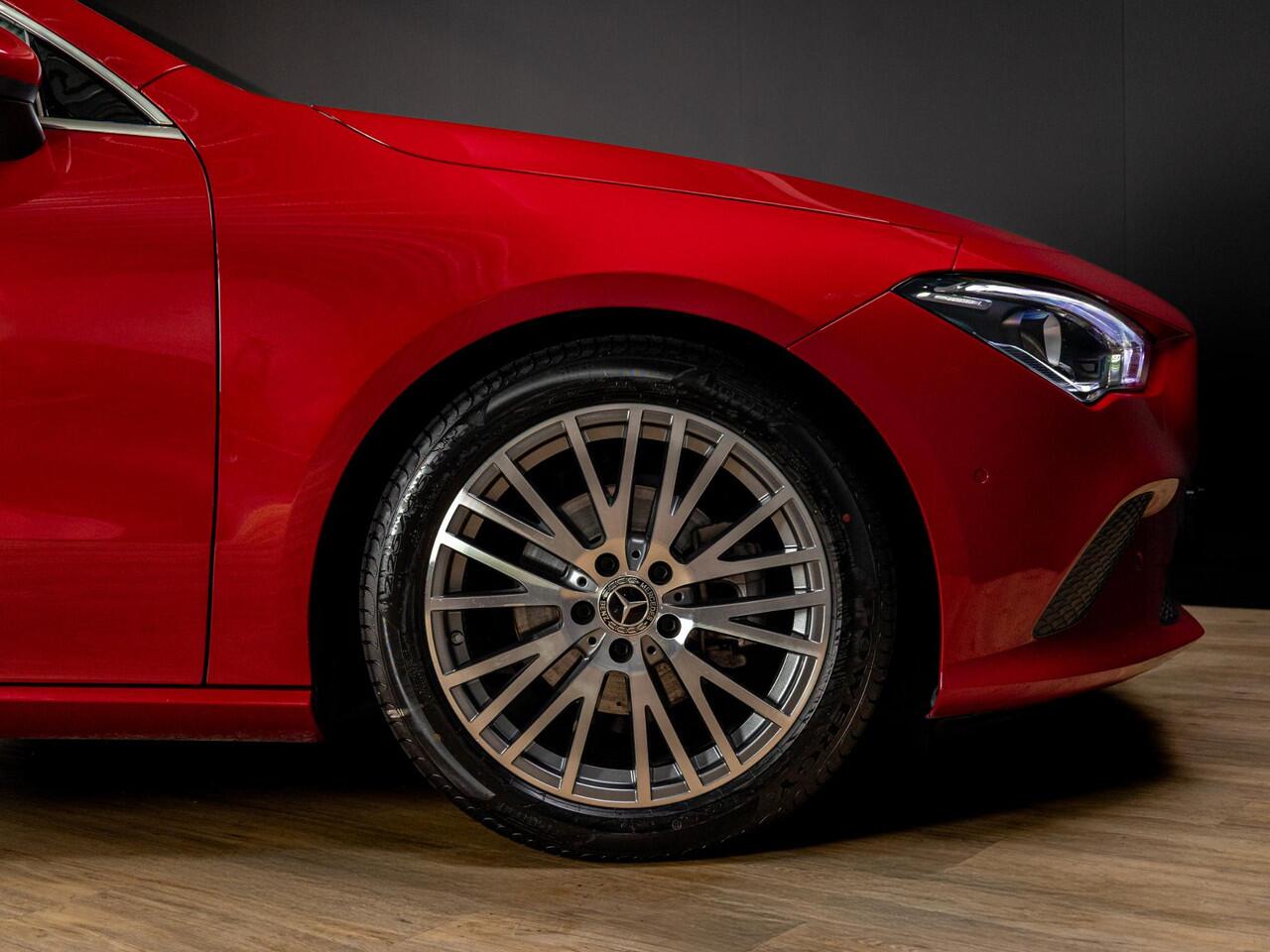 Mercedes-Benz CLA-KLASSE Limousine 180 Luxury Line Premium | Panorama dak