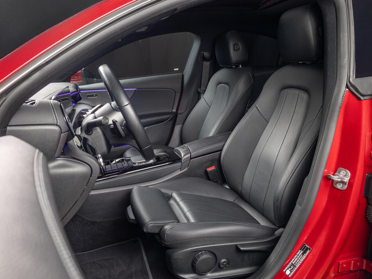 Mercedes-Benz CLA-KLASSE Limousine 180 Luxury Line Premium | Panorama dak