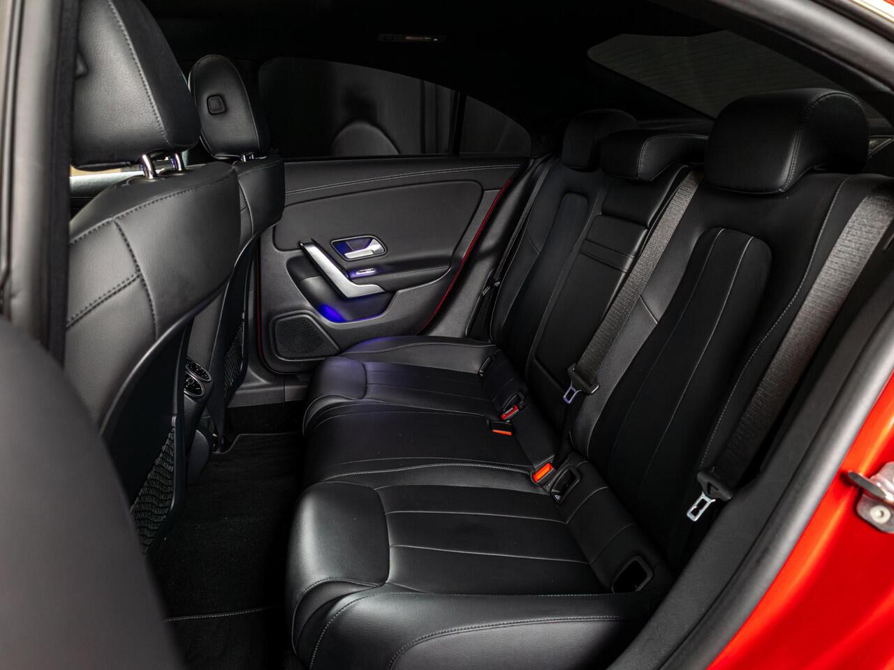 Mercedes-Benz CLA-KLASSE Limousine 180 Luxury Line Premium | Panorama dak