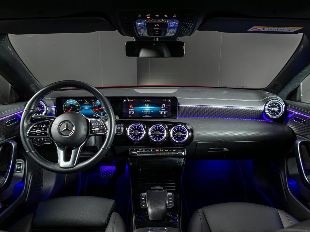 Mercedes-Benz CLA-KLASSE Limousine 180 Luxury Line Premium | Panorama dak